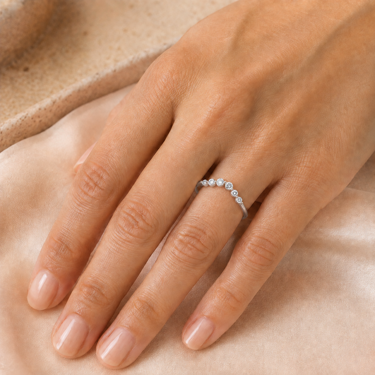 Contoured Round Diamond Bubble Band